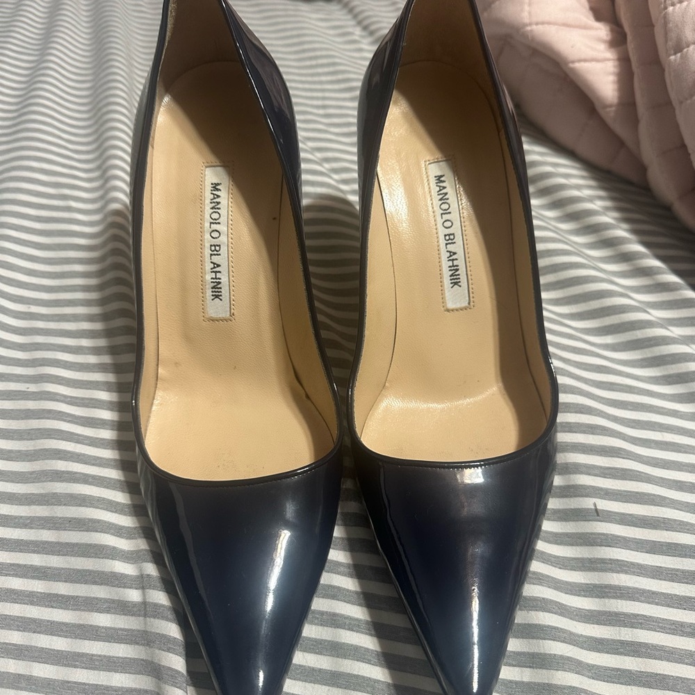 Manolo Blahnik Blue Heels with Pointed Toe and Stiletto